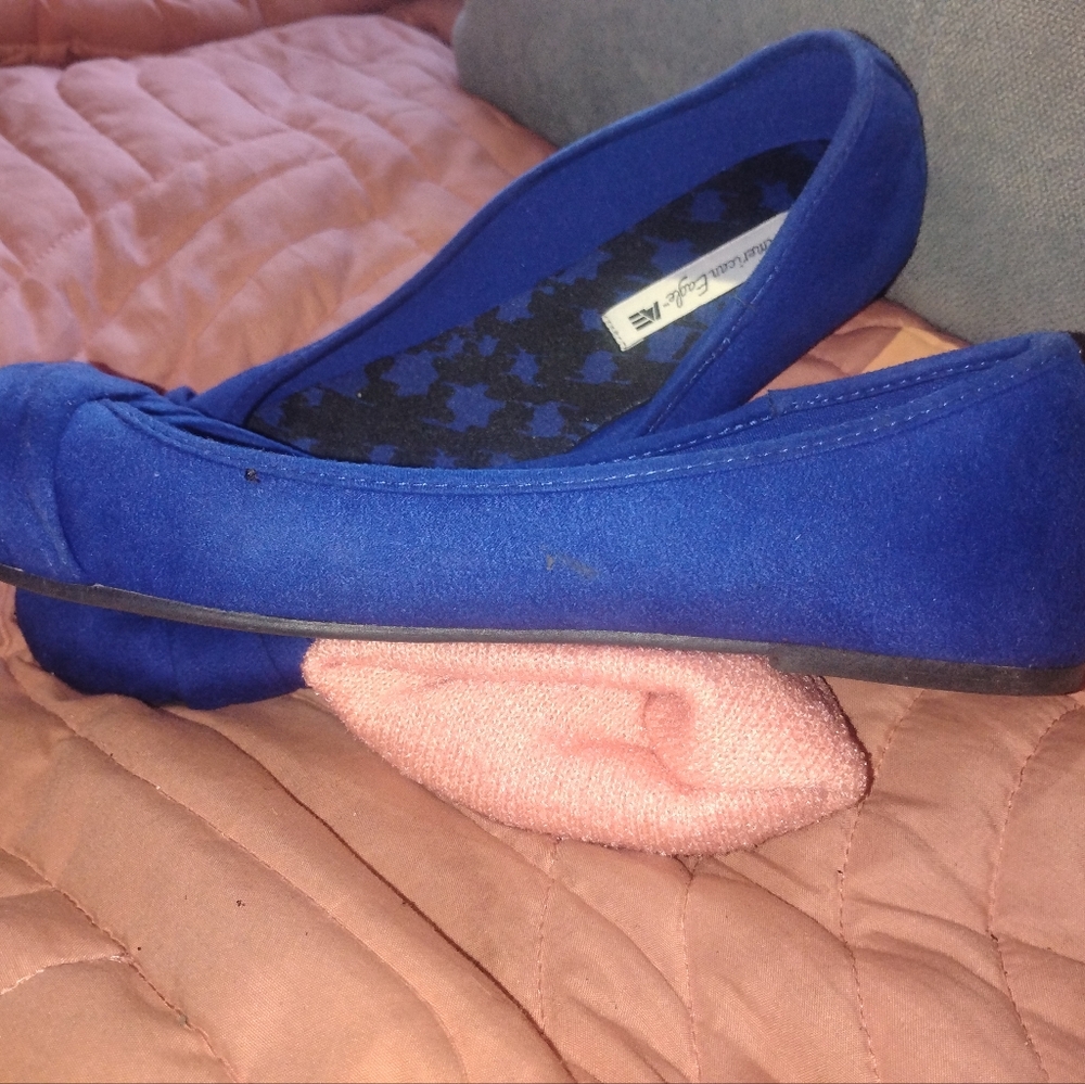 American Eagle Outfitters Blue Flats Classic Design